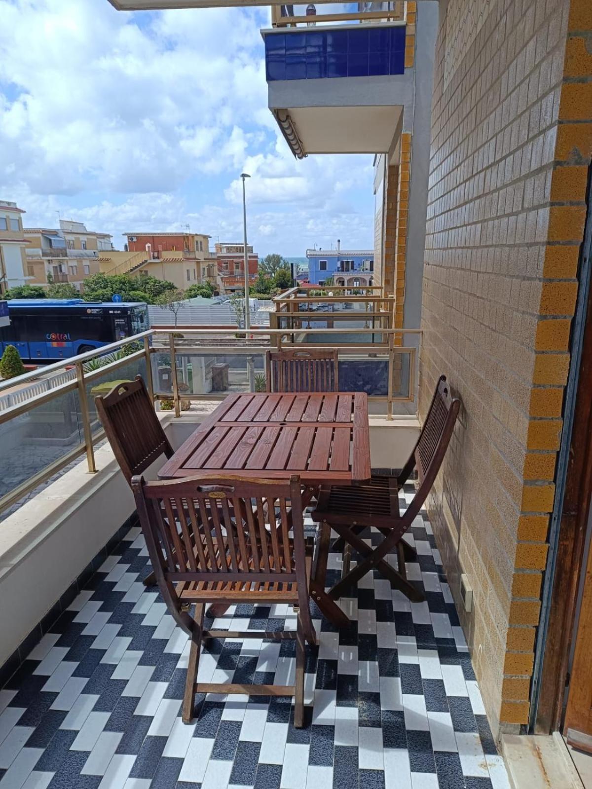 Le Sirene Sweet Home Torvaianica Bagian luar foto